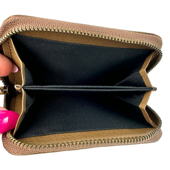 💎BURBERRY Logo Quilted Leather Zip Around Coin Purse Wallet - Picture 8 of 12